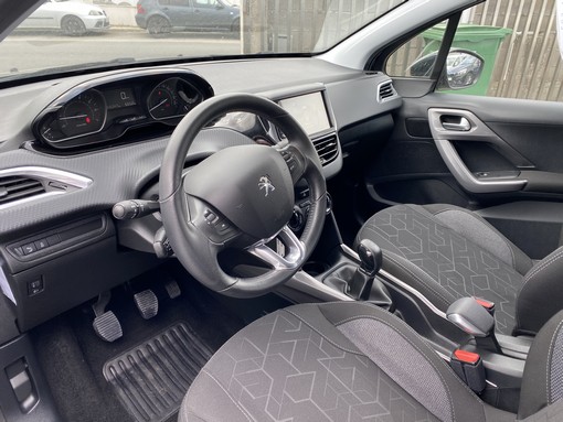 Peugeot 2008 1.2 Puretech 82 Ch active 2017 - vue 10