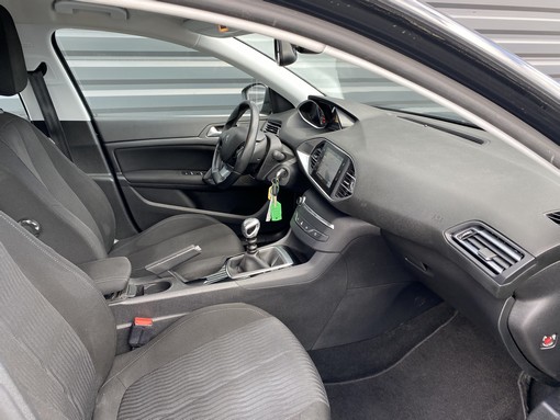 Peugeot 308 SW 1.2 130 active 2014 - vue 5