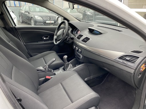 Renault Megane Iii 1.5 DCI 90 Ch authentique 2012 - vue 9
