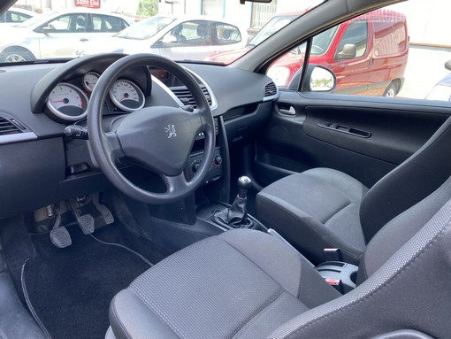 Peugeot 207 1.6 HDI 92 Ch 99g 2010 - vue 6