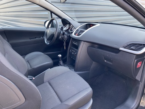 Peugeot 207 1.6 HDI 92 Ch 99g 2010 - vue 8