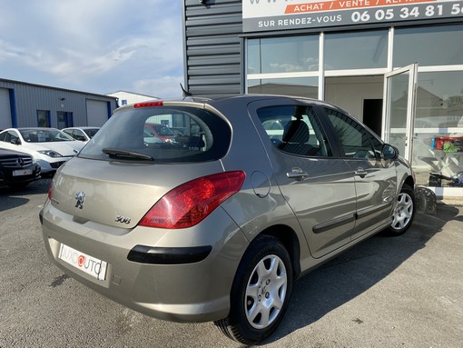 Peugeot 308 1.4 95 Ch 2010 - vue 3