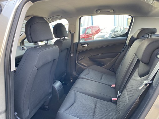 Peugeot 308 1.4 95 Ch 2010 - vue 5