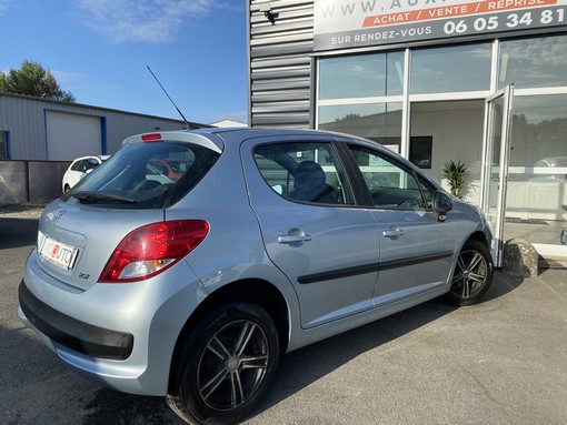 Peugeot 207 1.4 75ch Trendy 2010 - vue 2