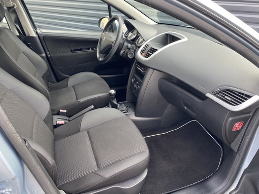 Peugeot 207 1.4 75ch Trendy 2010 - vue 9
