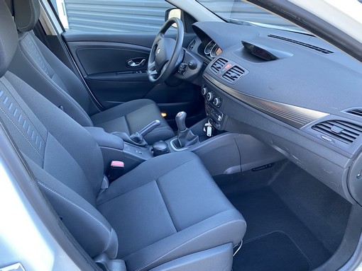 Renault Megane Iii Estate 1.5 DCI 90 Ch expression 2010 - vue 3