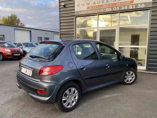 Peugeot 206+ 1.1 active 2011 - vue 3