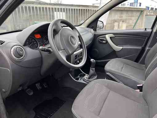 Dacia Sandero 1.6 90 Ch 2011 - vue 4