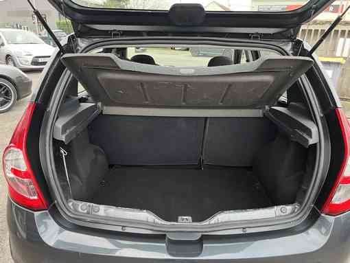 Dacia Sandero 1.6 90 Ch 2011 - vue 8