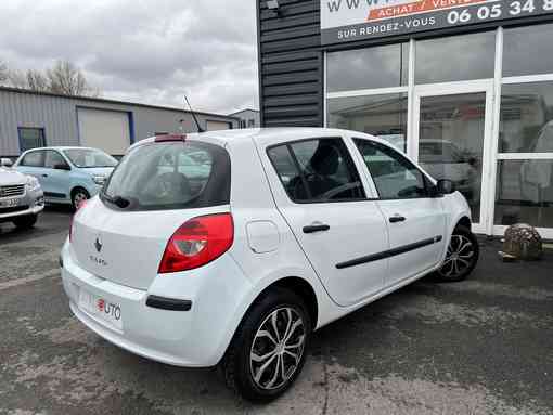Renault Clio 3 1.5 DCI 68ch authentique 2008 - vue 4