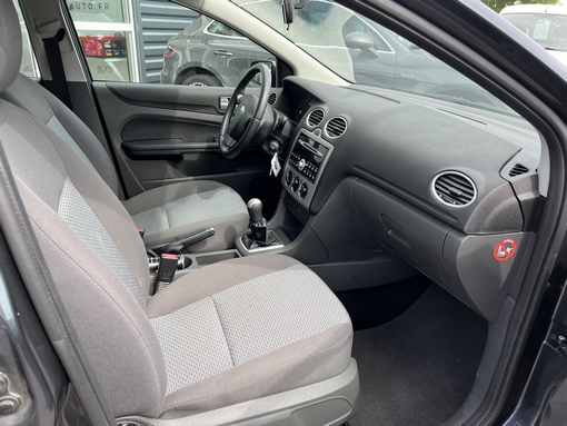 Ford Focus 1.6 90 Ch clipper 2006 - vue 4