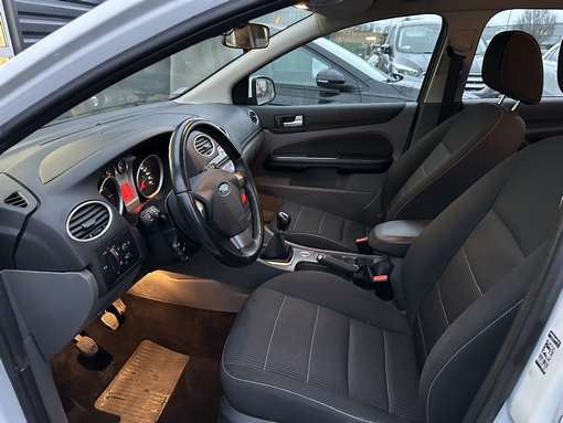 Ford Focus 1.6 TDCI 110 Ch 2010 - vue 6
