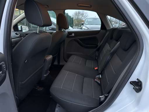 Ford Focus 1.6 TDCI 110 Ch 2010 - vue 7
