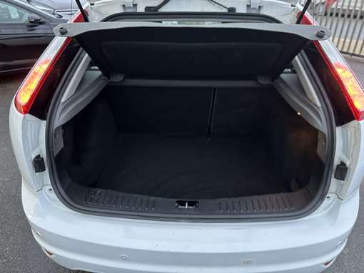 Ford Focus 1.6 TDCI 110 Ch 2010 - vue 8