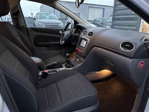 Ford Focus 1.6 TDCI 110 Ch 2010 - vue 9
