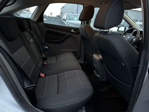 Ford Focus 1.6 TDCI 110 Ch 2010 - vue 10