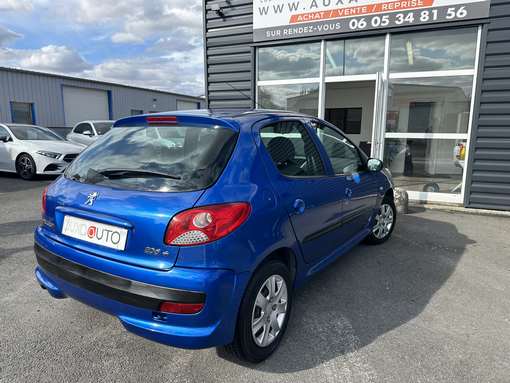 Peugeot 206 + 1.4 75 Ch 2010 - vue 4