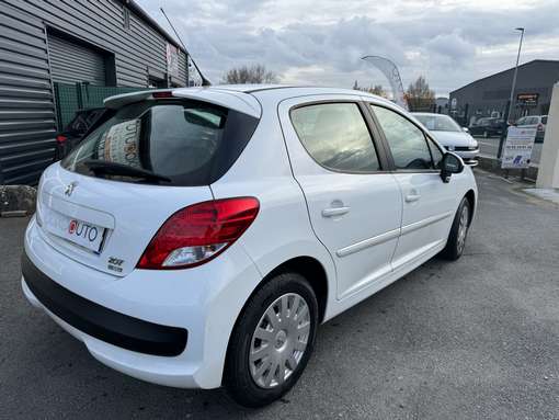 Peugeot 207 1.6 92 Ch 98g 2011 - vue 3