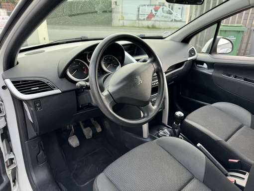 Peugeot 207 1.6 92 Ch 98g 2011 - vue 7