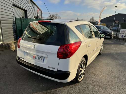 Peugeot 207 SW 1.6 92 Ch 2011 - vue 4