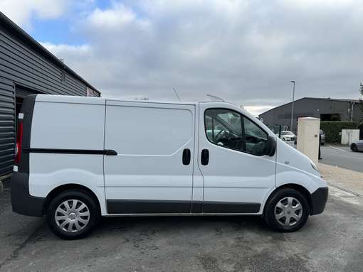 Renault Trafic 2.0 DCI 90 Ch 2013 - vue 2