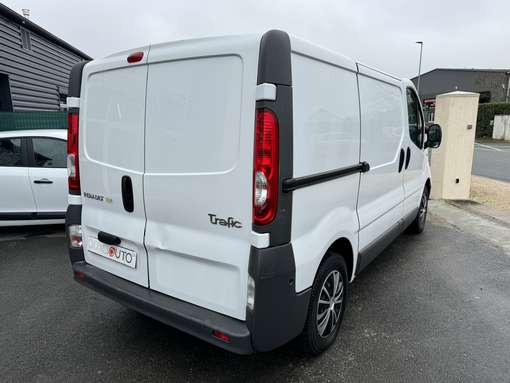 Renault Trafic 2.0 DCI 90 Ch 2013 - vue 3