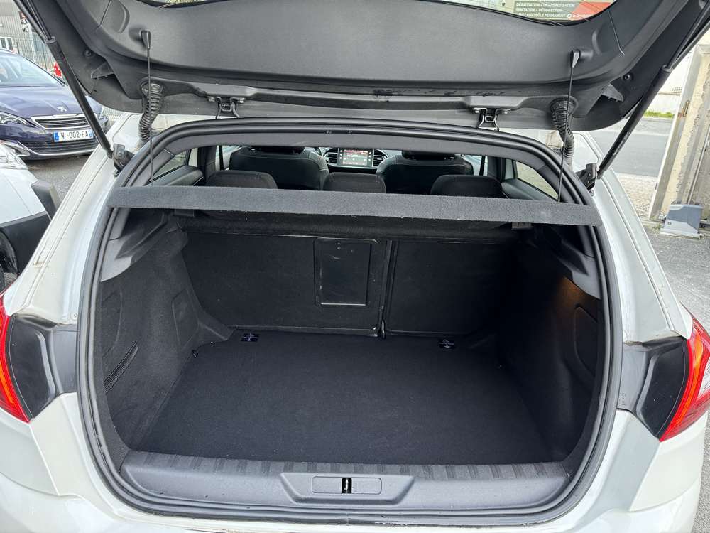 Peugeot 308 1.6 HDI 115 Ch gt line 2018 - vue 10