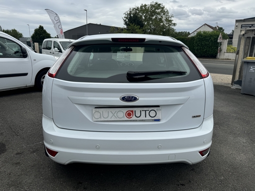 Ford Focus 1.6 110 Ch 2010 - vue 3