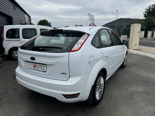 Ford Focus 1.6 110 Ch 2010 - vue 4