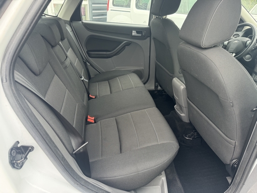 Ford Focus 1.6 110 Ch 2010 - vue 9