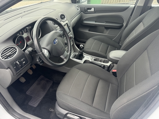 Ford Focus 1.6 110 Ch 2010 - vue 10
