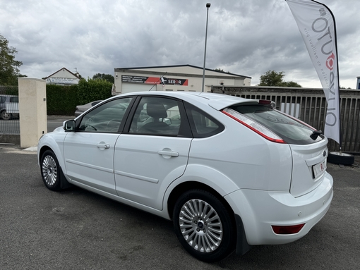 Ford Focus 1.6 110 Ch 2010 - vue 6