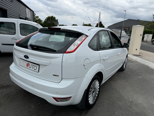 Ford Focus 1.6 110 Ch 2010 - vue 8