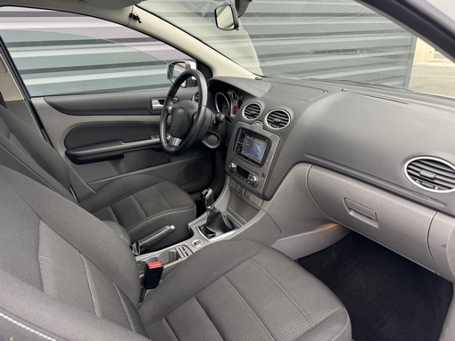 Ford Focus 1.6 110 Ch 2010 - vue 9