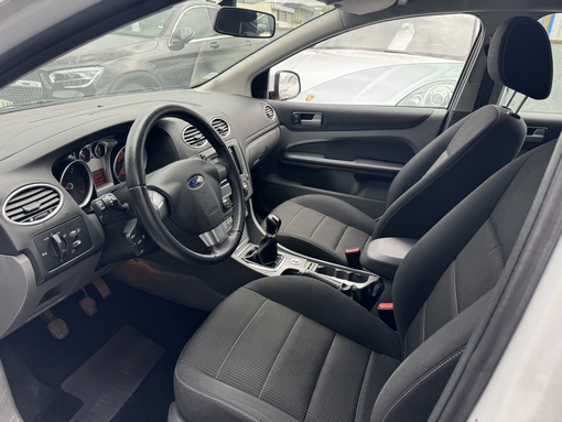 Ford Focus 1.6 110 Ch 2010 - vue 12