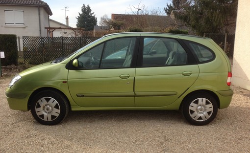 Renault Scenic 1.8 16V 2002 - vue 3