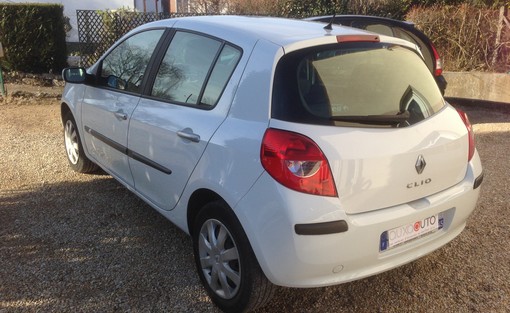 Renault Clio 1.5 dci 70 expression 5p 2009 - vue 3