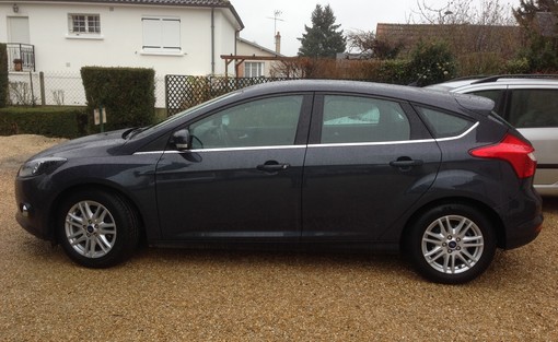 Ford Focus titanium 1.0 scti 100 2012 - vue 3