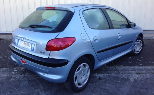 Peugeot 206 1.4 xt 2003 - vue 2