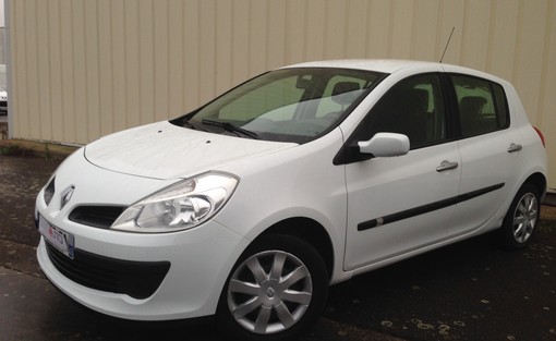 Renault Clio 3 1.5 DCI 70 Expression 2009 - vue 2