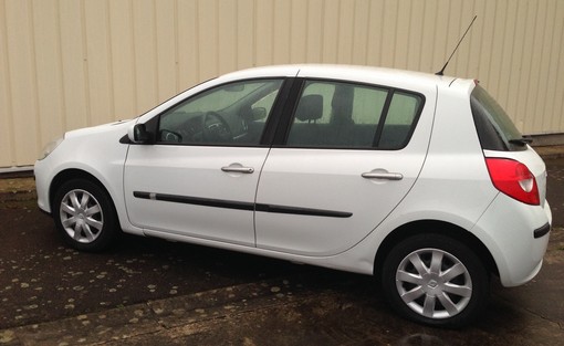 Renault Clio 3 1.5 DCI 70 Expression 2009 - vue 3