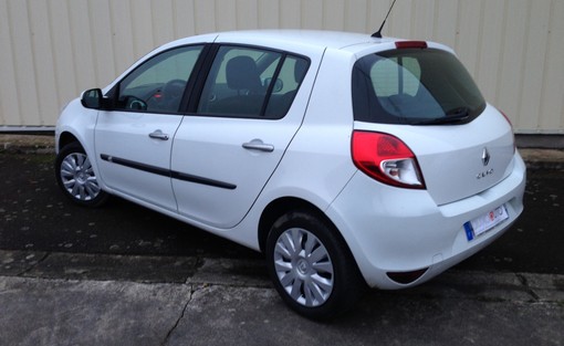 Renault Clio 3 1.5 DCI 70 Expression 2010 - vue 2
