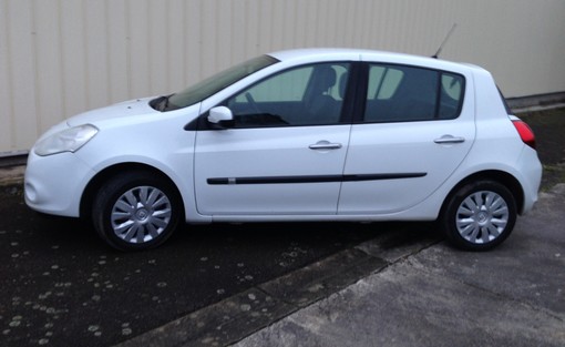 Renault Clio 3 1.5 DCI 70 Expression 2010 - vue 3