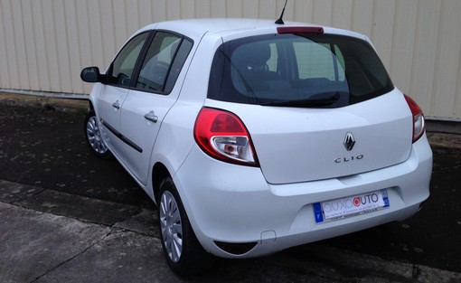 Renault Clio 3 1.5 DCI 70 Expression 2010 - vue 4