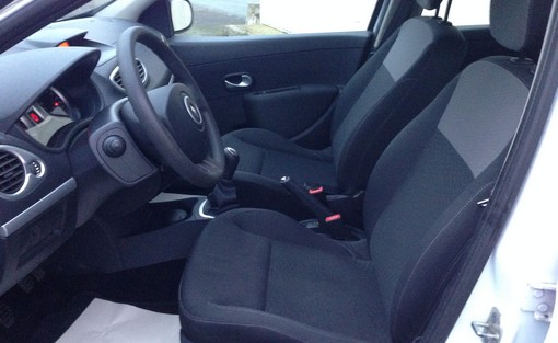 Renault Clio 3 1.5 DCI 70 Expression 2010 - vue 5