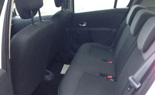 Renault Clio 3 1.5 DCI 70 Expression 2010 - vue 6