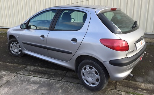 Peugeot 206 1.4 2000 - vue 3