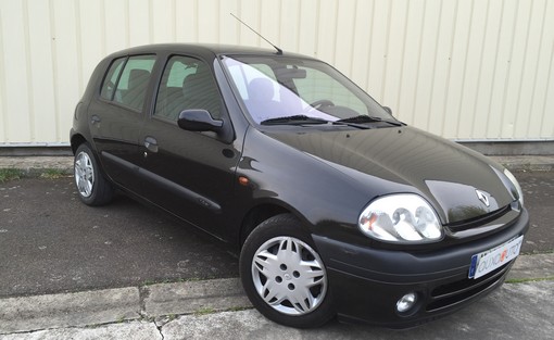 Renault Clio 1.4 16V Rxe 2000 - vue 3