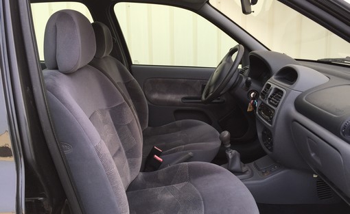 Renault Clio 1.4 16V Rxe 2000 - vue 4