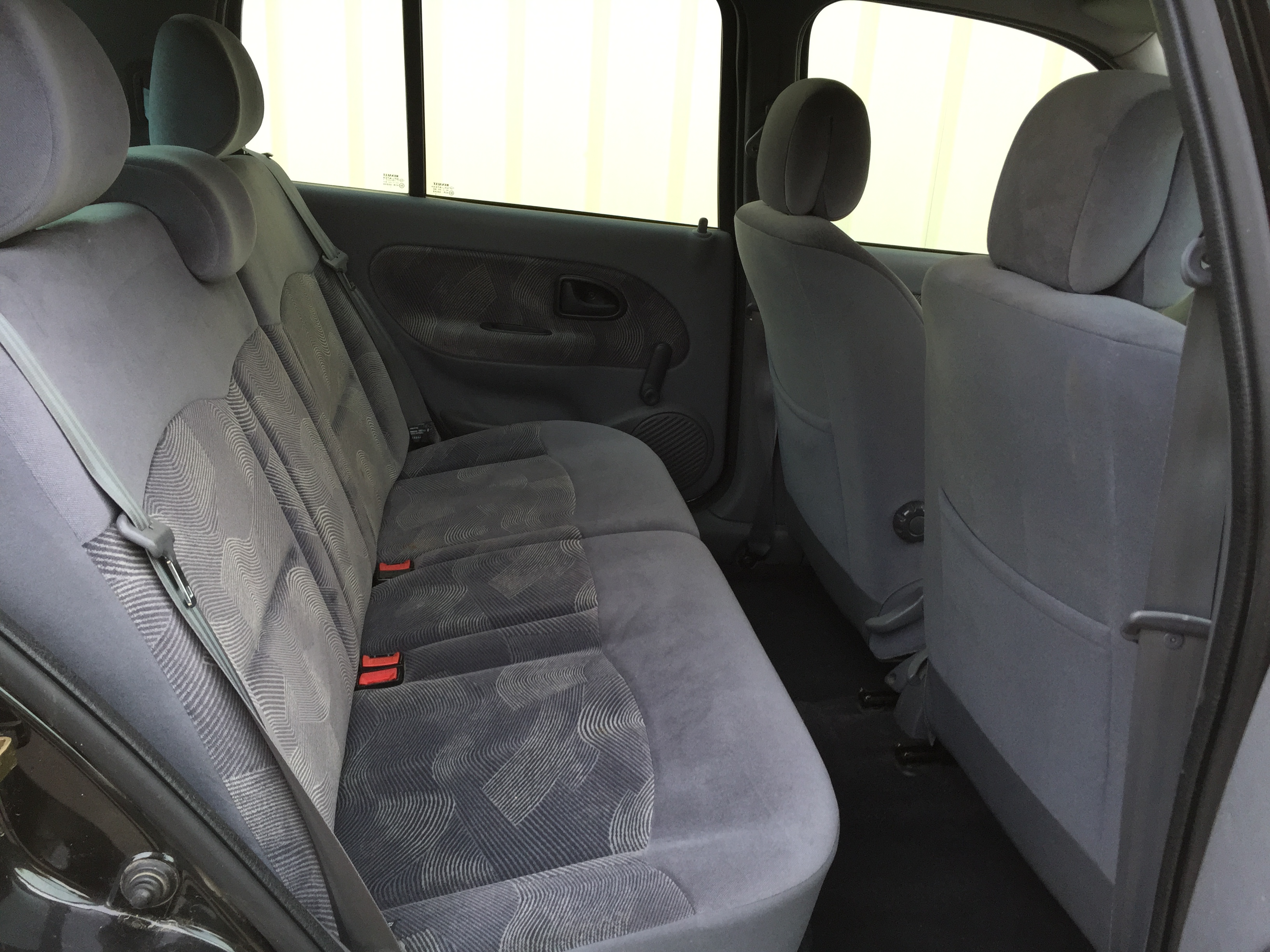 Renault Clio 1.4 16V Rxe 2000 - vue 5
